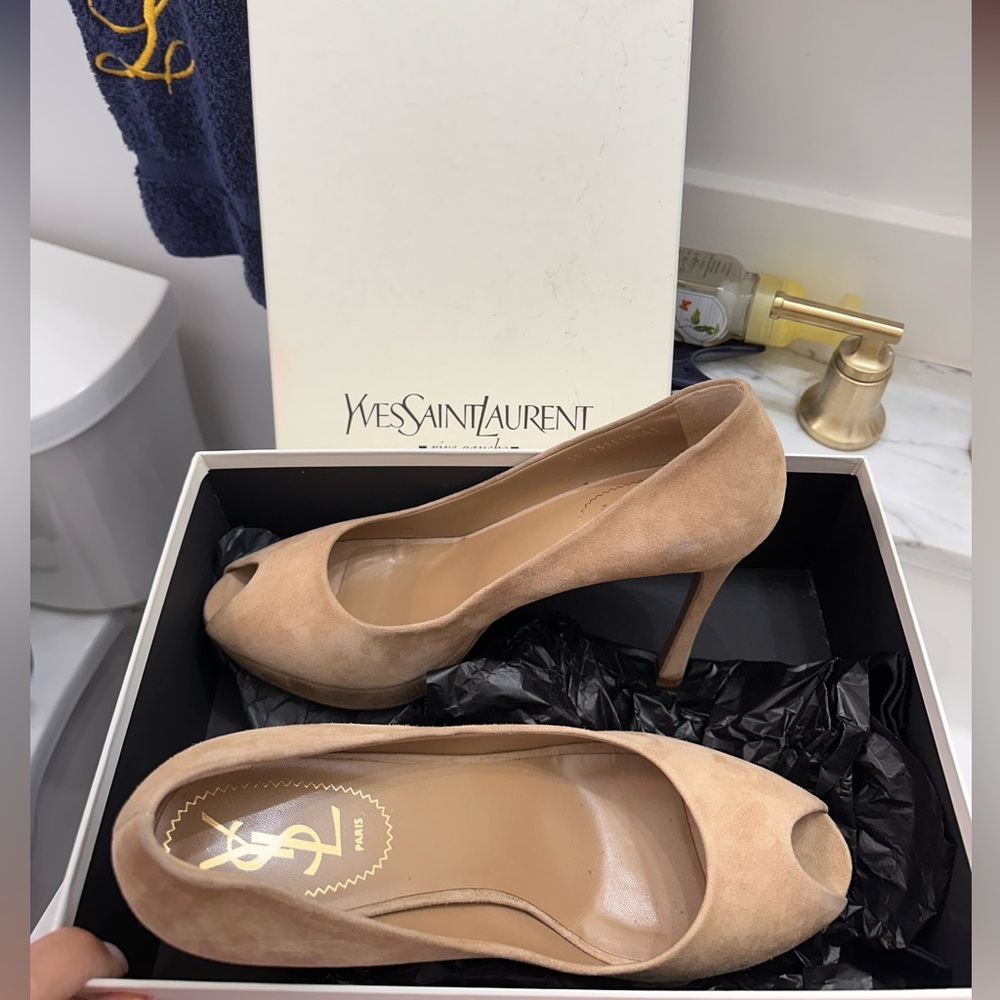 Gorgeous beige suede St. Laurent size 10